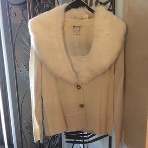 Sweater with fur collar